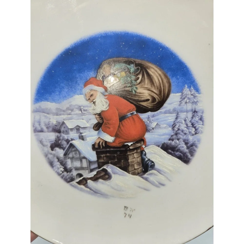 Vintage Christmas 1974 Hand Painted Santa‎ Claus Plate 6-3/8